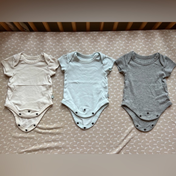 Set of 3 Finn + Emma bodysuits - Picture 2 of 6